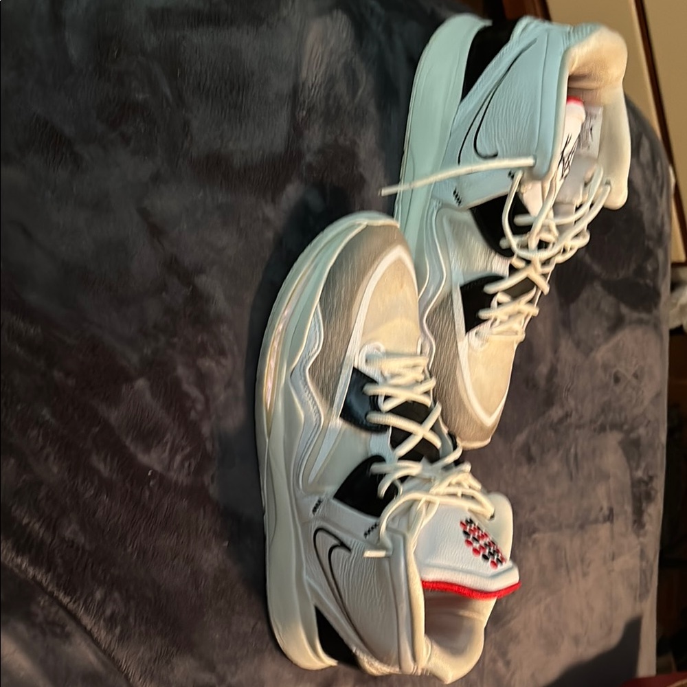 Nike White and Black Athletic Shoes with Cushioned Sole